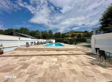 Casă cu piscina in Seusa Ciugud