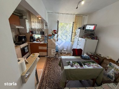 Apartament de vanzare 3 camere - zona Decebal