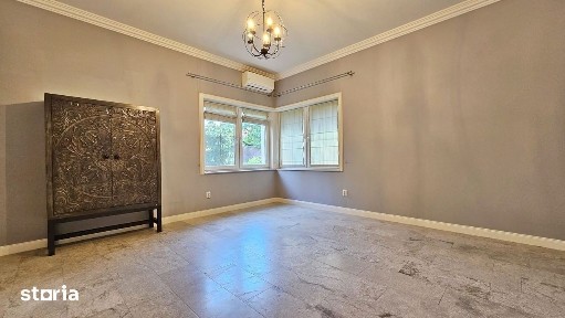 Apartament modern in vila, curte proprie, garaj, Centru