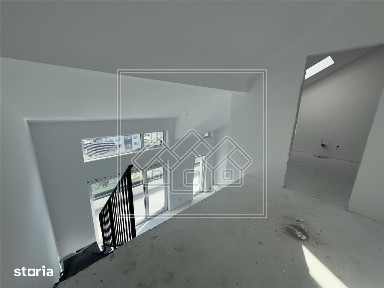 Penthouse la alb, intabulat, 3 camere, balcon, dressing