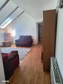 Apartament de 3 camere cu balcon zona Colina Bucium