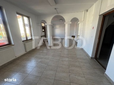 Spatiu comercial de inchiriat 3 camere 80 mpu Calea Dumbravii Sibiu