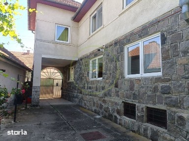 Casa vila de vanzare in Reghin, zona centrala.