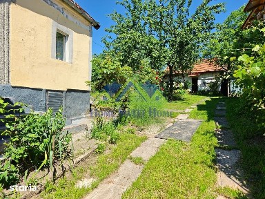 Casa Ghelari, 3 camere, 678mp, baie, buc., termopane, curte si gradina
