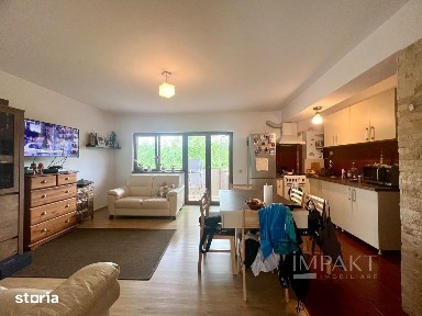 Apartament spatios cu 3 camere pe strada privata