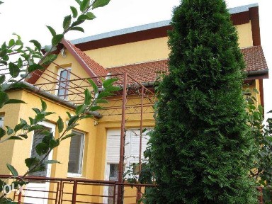 Vand vila deosebita cartierul functionarilor