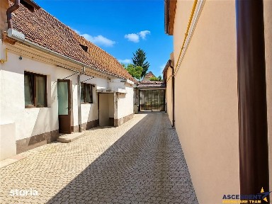 Casa cu 4 camere, garaj, pivnita boltita si potential, Brasov