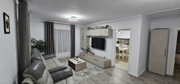 Proprietar vând casă în Hemeiuș, langa Parcul dendrologic, 126900 Euro