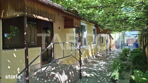 Casa individuala de vanzare 3 camere teren 300 mp zona Turnisor