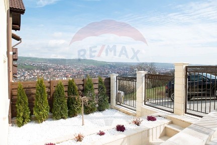 Casa de inchiriat cu piscina, Gruia