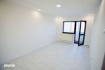 Apartament cu balcon și bucătărie separată, aproape de facilități