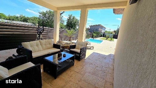 Casa cu piscină și garaj, 5 camere, urban
