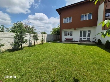 Vanzare vila cu 4 camere,2 bai,mansarda locuibila 40 mp,curte 240 mp