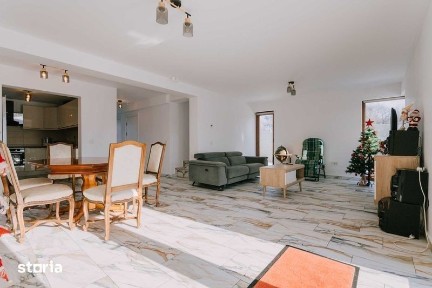 Casa cu garaj si vedere spre munte