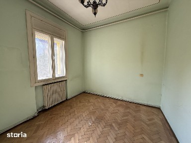 Apartament 3 camere, 72mp, etaj 1, 400m teren, garaj propriu- Complex