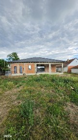 Casa individuala la rosu, un singur nivel, 5 camere | teren generos |