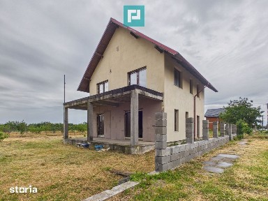 Casă la roșu cu etaj și 500 mp teren în Sântana