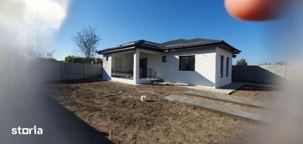 Casă nouă,spațioasă,cu teren de 400 mp-Cernele,zona-Troaca