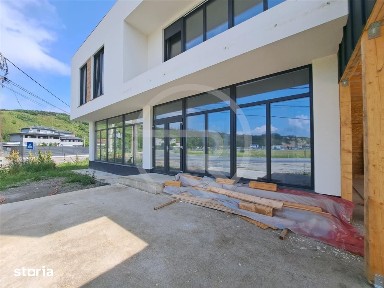 Spatiu comercial, 70 mp utili, 500 mp teren, situat Sub Coasta!