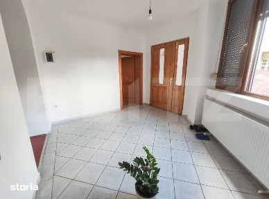 Casa 288 mp, teren 598 mp, 5 camere, renovata, zona Centrala