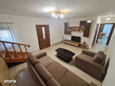 Inchiriez Casa moderna cu 4 camere în zona Centrala, parcare in curte.