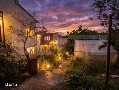 Casa impartita in 2 apartamente de 75 mp, teren 384 mp - Dambul Rotund
