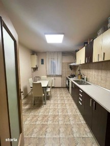 Inchiriez apartament 3 camere decomandate central Sibiu.