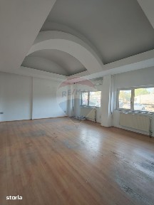 Spațiu de birouri de 2,100mp de închiriat