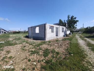 Casa de vanzare, la rosu, 3 camere, 90 mp, in Les