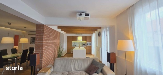 Apartament exclusivist 4 camere de vânzare, central, pietonal