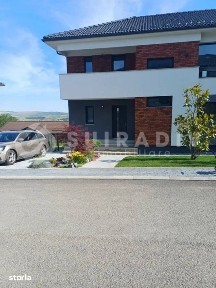 Casa tip duplex, prima inchiriere, curte de 500 mp- Dezmir