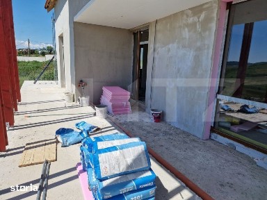 Casa P+1 cu terase spatioase, gradina si 2 locuri de parcare - Jucu