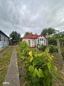De vanzare casa in Roman, zona Pietei Mari, teren drept de 1300mp