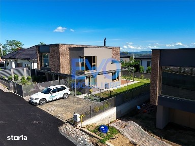 Casa moderna de vanzare, Miradis complex de case premium