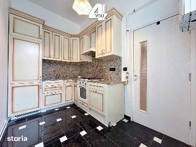 Închiriez apartament 3 camere, Ultracentral, B-dul. Revoluției, et.1