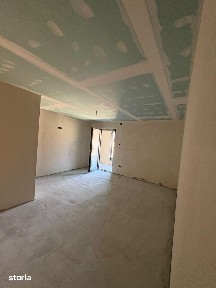 Casă spațioasă 4 dormitoare + teren 648 mp, stradă asfaltată