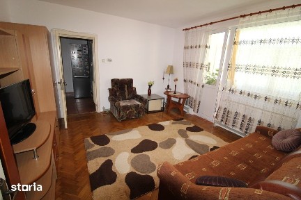 Vând apartament 2 camere în Hunedoara, zona Micro2-OMW, etaj 1.