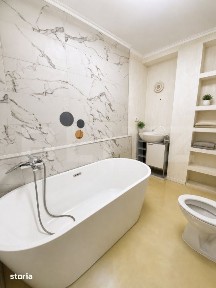 Imobil de vanzare cu 4 apartamente, birou la parter si proiect pentru