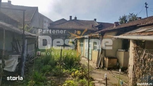 Vand casa ultracentrl Simeria din caramida acces de pe 2 strazi.
