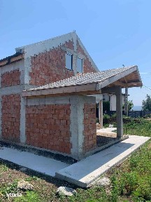 Casă la rosu de vanzare in Aroneanu, Iasi cu 750mp teren.