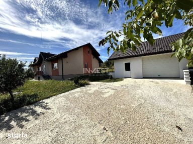 Casa la parter, 4 camere, garaj cu grup sanitar, teren 1.424 mp - Vi