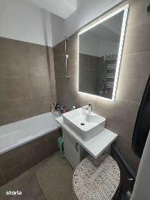 Proprietar: Apartament 3 camere + parcare, Aparatorii Patriei, 700 EUR