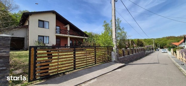 Casa langa padure, cartier privat -Corunca