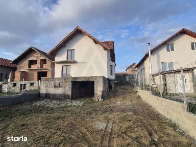 Casa 5 camere 2 bai garaj la subsol si teren 500 mp in Sura Mare