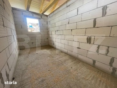 Casa pe un singur nivel, teren de 1.350 mp cu livada, la doar 10 km de