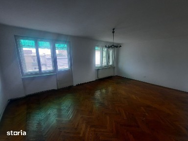 Vand apartament 4 camere semicentral - Satu Mare