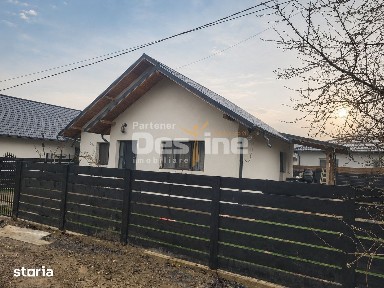Casa LUNCA CETĂȚUII, 3 camere, decomandat, mansarda + parcare