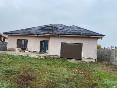 Casa parter + mansarda Curtisoara Olt 215mp