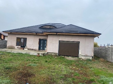 Casa parter + mansarda Curtisoara Olt 215mp