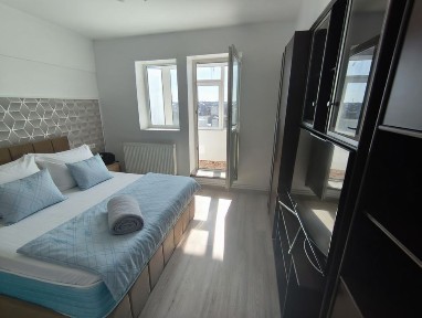 Vând apartament 3 camere decomandat Trocadero